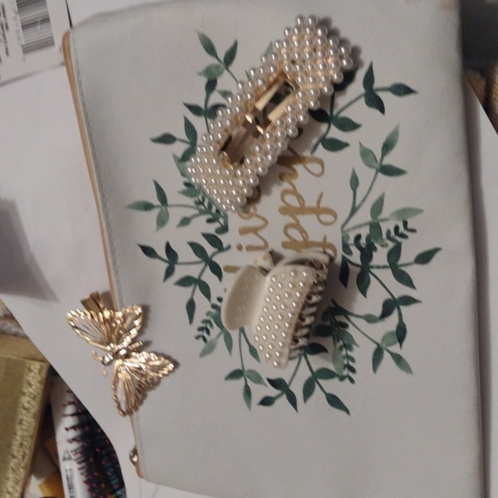 Cosmetic bag full of hair accessories with motive with happily